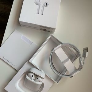 Apple AirPods 1st gen with charging case